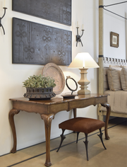 Desk: Lisbon - Dixie & Grace